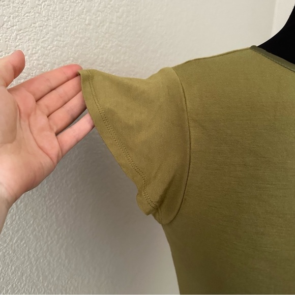 NWOT Tahari Moss Green Fitted Cap Sleeve Jersey Knit T-Shirt Size XS - Picture 4 of 13